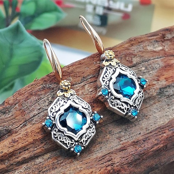 New Palace Blue Crystal Gold/Silver Tone Alloy Dangle Earrings Vintage Style - Picture 3 of 16